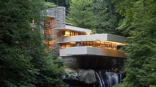 Photo de la maison sur la cascade